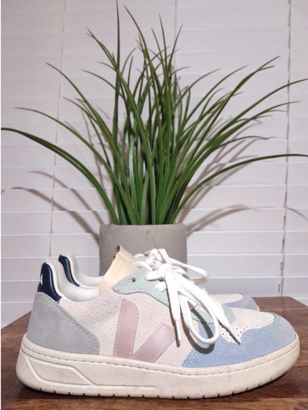Veja V-10 Suede Multi Color Pink Blue  Natural Babe Women's 6 (EU 37)